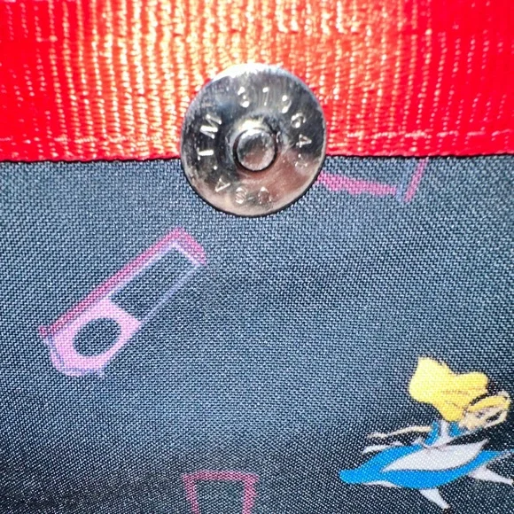 Harveys Seatbelt Bags X Disney - Queen of Hearts Foldover Purse - Picture 10 of 11